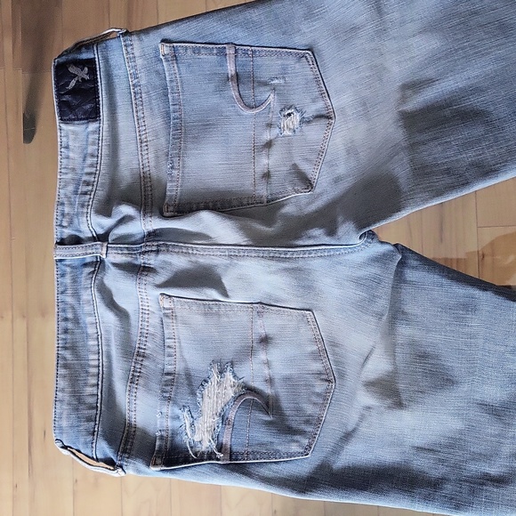 AEO light wash super soft cotton skinny jeans with rips - Picture 8 of 10